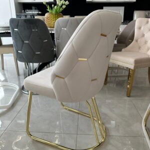 sedia beige in velluto con piedi in metallo oro