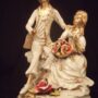 COPPIA-INNAMORATI-IN-CERAMICA-DECORO-AVORIO-FOGLIA-ORO-CON-CRISTALLI-ARREDO-CASA-152600608971