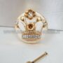 POMELLO-CORONA-VIA-VENETO-IN-CERAMICA-AVORIO-E-FOGLIA-ORO-CON-CRISTALLI-162896588971