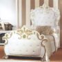 LETTO-SINGOLO-IN-LEGNO-BAROCCO-BIANCO-E-FOGLIA-ORO-IN-ECOPELLE-BIANCA-CRISTALLI-152402635082