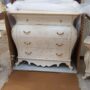 TRIS-DI-COMO-CON-COMODINI-IN-LEGNO-AVORIO-CON-DECORI-CAMERA-DA-LETTO-163270367903