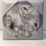 QUADRO-MODERNO-CON-CORNICE-ARGENTO-E-TELA-CON-FIORI-39×37-cm-164597123394