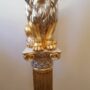 COLONNA-CARAPIE-CON-LEONE-IN-CERAMICA-AVORIO-FOGLIA-ORO-E-FOGLIA-ARGENTO-152499999045