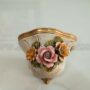 FIORIERA-DA-MURO-IN-CERAMICA-AVORIO-E-FOGLIA-ORO-CON-DECORI-FLOREALI-152830785845