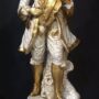 STATUA-UOMO-CON-VIOLINO-IN-CERAMICA-AVORIO-FOGLIA-ORO-E-CRISTALLI-ARREDO-CASA-152601029877
