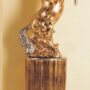 COLONNA-CON-CAVALLO-IN-CERAMICA-FOGLIA-ORO-ARGENTO-STATUA-SCULTURA-ARREDO-CASA-162167938498