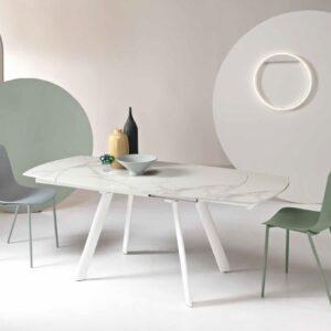 tavolo moderno piedi neri e base effetto marmocm. Base in metallo verniciato e piano in pietra sinterizzata effetto marmo. Chiuso L 140 P 90 H 76 cm Aperto L 200 P 90 H 76 cm