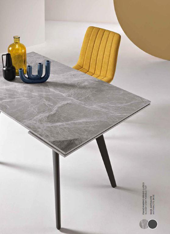 tavolo da pranzo con base in pietra effetto marmo