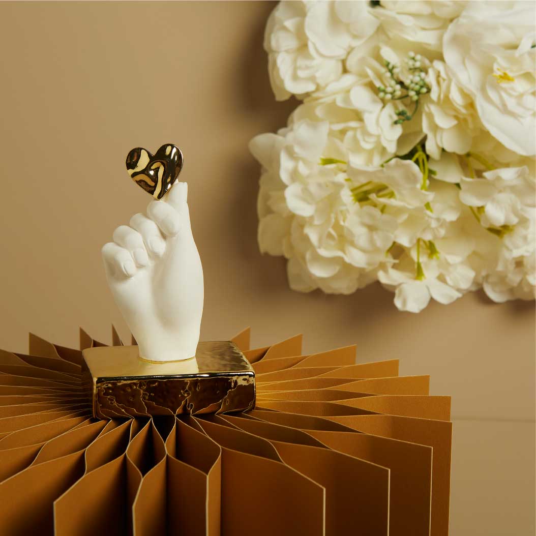 BOMBONIERA MATRIMONIO MANI CON CUORE ORO BOMBONIERA MATRIMONIO MANI CON CUORE ORO