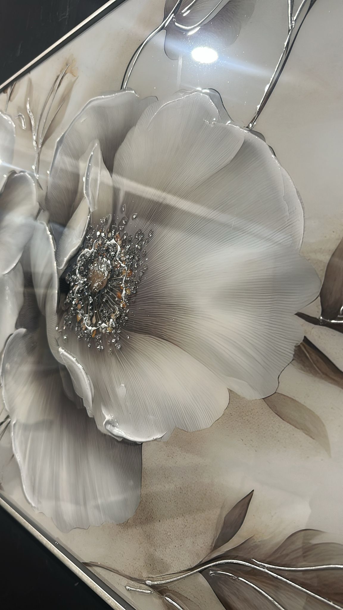 quadro con fiori bianchi in resina cornice argento