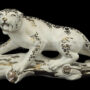 LEOPARDO-SU-TRONCO-IN-CERAMICA-BIANCO-E-ORO-CON-CRISTALLI-SWAROVSKI-ANIMALI-152881602790