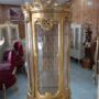 VETRINA-1-ANTA-IN-LEGNO-BAROCCO-DECORO-ORO-STOFFA-E-CRISTALLI-CREDENZA-153508702451
