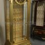 VETRINA-A-1-ANTA-IN-LEGNO-AVORIO-E-FOGLIA-ORO-CON-STOFFA-ORO-E-CRISTALLI-153216115881