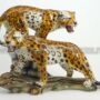 COPPIA-LEOPARDI-RUGGENTI-SU-TRONCO-IN-CERAMICA-CON-MACCHIE-ANIMALI-PANTERA-LEONE-162877575043