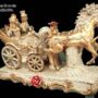 CARROZZA-GRANDE-CON-ROSE-APPLICATE-IN-CERAMICA-DECORO-AVORIO-FOGLIA-ORO-162567101625