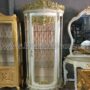 VETRINA-GRANDE-A-1-ANTA-IN-LEGNO-AVORIO-E-FOGLIA-ORO-CON-STOFFA-ORO-E-CRISTALLI-153216110455