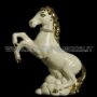CAVALLO-SU-2-ZAMPE-IN-CERAMICA-CREMA-E-ORO-CON-CRISTALLI-SWAROVSKI-ANIMALI-152883270277