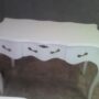 SCRIVANIA-IN-LEGNO-BIANCO-E-DECORI-IN-ORO-ARREDO-UFFICIO-STUDIO-SCRITTOIO-163398383509